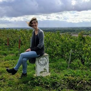 Meet your Posher, Caitlin